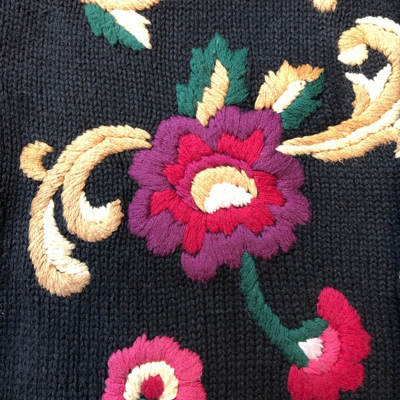 Vintage 80’s The Bay Embroidered Floral Cardigan - Picture 17 of 17